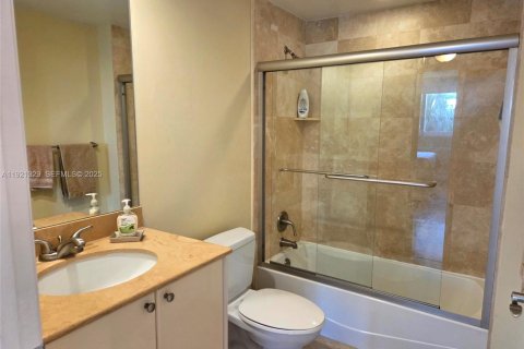 Condominio en venta en Hallandale Beach, Florida, 2 dormitorios, 100.43 m2 № 2034200 - foto 22