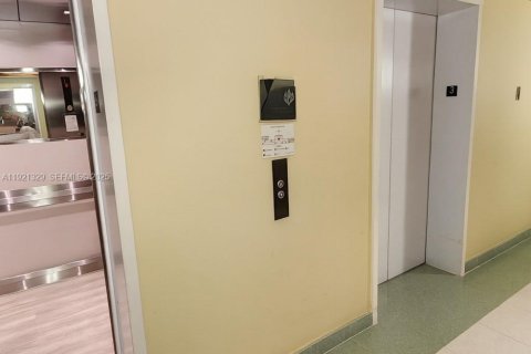 Condominio en venta en Hallandale Beach, Florida, 2 dormitorios, 100.43 m2 № 2034200 - foto 7