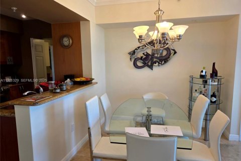 Condominio en venta en Hallandale Beach, Florida, 2 dormitorios, 100.43 m2 № 2034200 - foto 11
