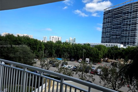 Condominio en venta en Hallandale Beach, Florida, 2 dormitorios, 100.43 m2 № 2034200 - foto 13