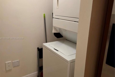 Condominio en venta en Hallandale Beach, Florida, 2 dormitorios, 100.43 m2 № 2034200 - foto 28