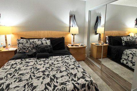 Condo in West Palm Beach, Florida, 2 bedrooms  № 1779965 - photo 12