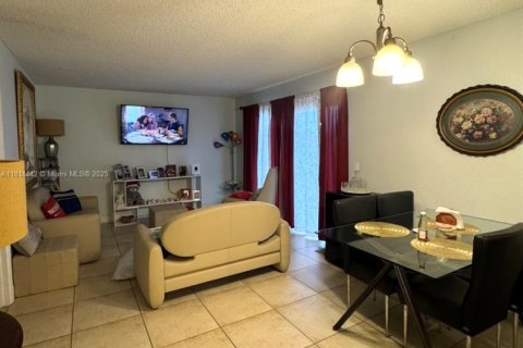 Condo in West Palm Beach, Florida, 2 bedrooms  № 1779965 - photo 5