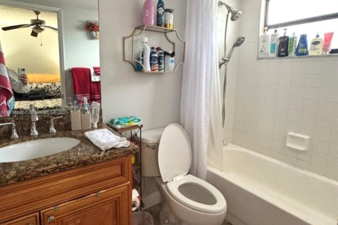 Condo in West Palm Beach, Florida, 2 bedrooms  № 1779965 - photo 15