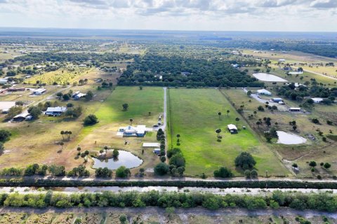 Villa ou maison à vendre à Fort Pierce, Floride: 4 chambres, 250.56 m2 № 1180165 - photo 1