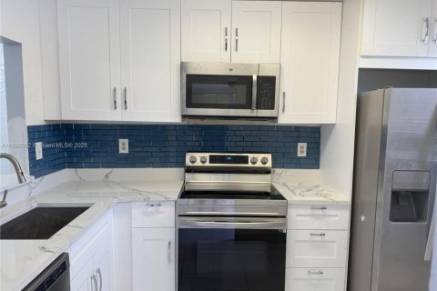 Снять в аренду кондоминиум в Бока-Ратон, Флорида 2 спальни, 84.73м2, № 1939008 - фото 3