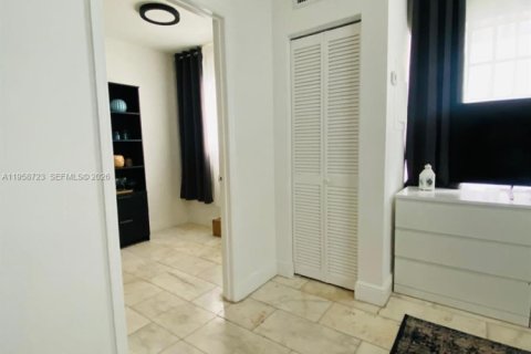 Купить кондоминиум в Майами-Бич, Флорида 1 спальня, 42.36м2, № 2017773 - фото 6