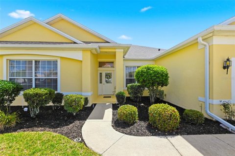 House in Leesburg, Florida 3 bedrooms, 229.75 sq.m. № 2156457 - photo 3