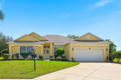 House in Leesburg, Florida 3 bedrooms, 229.75 sq.m. № 2156457