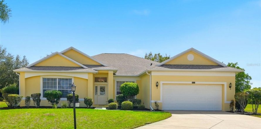 House in Leesburg, Florida 3 bedrooms, 229.75 sq.m. № 2156457