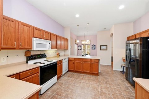 House in Leesburg, Florida 3 bedrooms, 229.75 sq.m. № 2156457 - photo 14