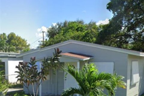 House in Hallandale Beach, Florida 3 bedrooms, 120.77 sq.m. № 2036576