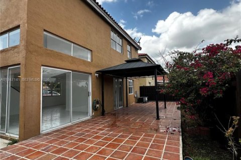 House in Miami, Florida 3 bedrooms, 145.86 sq.m. № 2003840