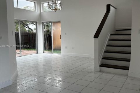 House in Miami, Florida 3 bedrooms, 145.86 sq.m. № 2003840 - photo 4
