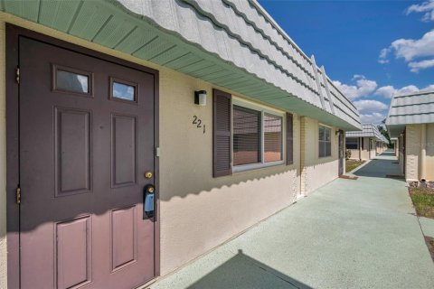 Condominio en venta en Sun City Center, Florida, 2 dormitorios, 89.19 m2 № 1608039 - foto 1