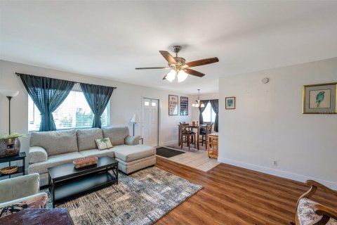 Condominio en venta en Sun City Center, Florida, 2 dormitorios, 89.19 m2 № 1608039 - foto 6