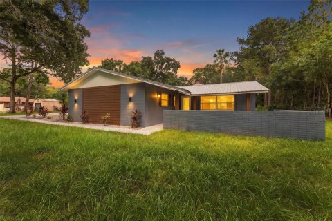 Villa ou maison à Lutz, Floride 4 chambres, 232.35 m2 № 2403553