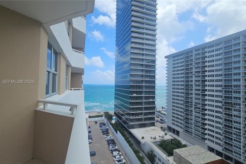 Condo in Hallandale Beach, Florida, 1 bedroom  № 2044445