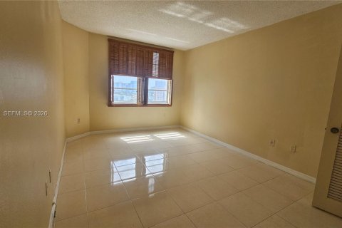 Condo in Hallandale Beach, Florida, 1 bedroom  № 2044445 - photo 10