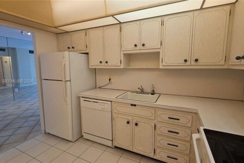 Condo in Hallandale Beach, Florida, 1 bedroom  № 2044445 - photo 9