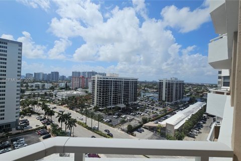 Condo in Hallandale Beach, Florida, 1 bedroom  № 2044445 - photo 15