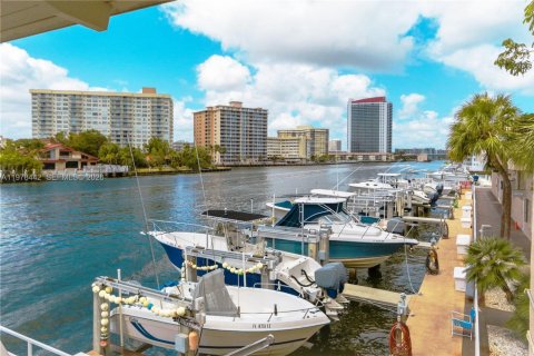 Condo in Hallandale Beach, Florida, 1 bedroom  № 2044445 - photo 29