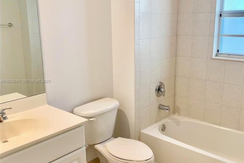 Touwnhouse à louer à Pompano Beach, Floride: 3 chambres, 184.69 m2 № 1991189 - photo 9