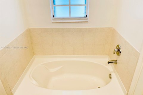 Touwnhouse à louer à Pompano Beach, Floride: 3 chambres, 184.69 m2 № 1991189 - photo 18