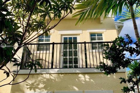 Touwnhouse à louer à Pompano Beach, Floride: 3 chambres, 184.69 m2 № 1991189 - photo 2