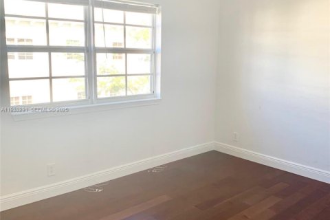 Touwnhouse à louer à Pompano Beach, Floride: 3 chambres, 184.69 m2 № 1991189 - photo 11