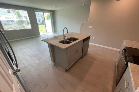 Townhouse in Davenport, Florida 3 bedrooms, 137.96 sq.m. № 2202517 - photo 4