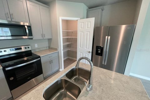 Townhouse in Davenport, Florida 3 bedrooms, 137.96 sq.m. № 2202517 - photo 5