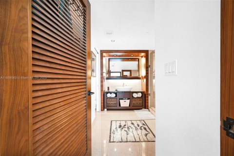 Condominio en venta en Miami Beach, Florida, 1 dormitorio, 61.5 m2 № 1889679 - foto 25