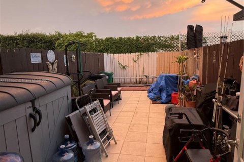 Купить таунхаус в Майами, Флорида 2 спальни, 76.92м2, № 2035453 - фото 3