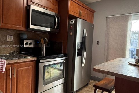 Купить таунхаус в Майами, Флорида 2 спальни, 76.92м2, № 2035453 - фото 4