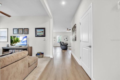 Villa ou maison à vendre à Port Charlotte, Floride: 3 chambres, 169.36 m2 № 2218820 - photo 4