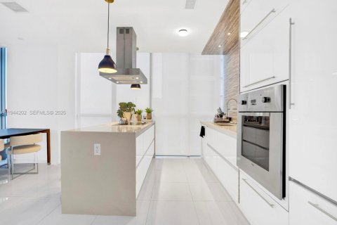 Снять в аренду кондоминиум в Майами, Флорида 3 спальни, 195.65м2, № 2000638 - фото 13