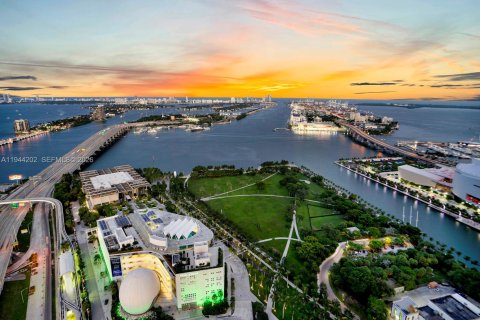 Снять в аренду кондоминиум в Майами, Флорида 3 спальни, 195.65м2, № 2000638 - фото 26