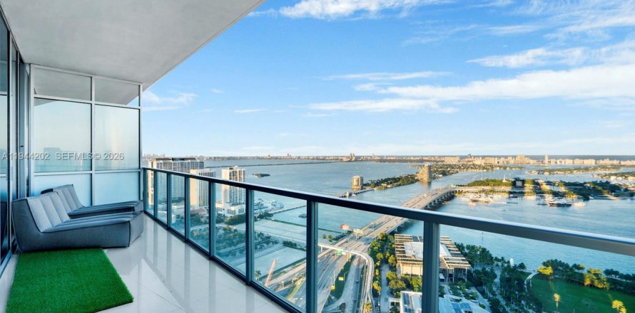 Кондоминиум с 3 спальнями в Майами, Флорида № 2000638