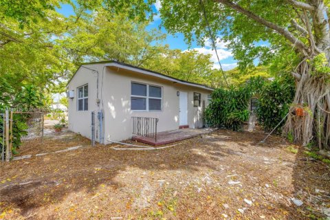 Commercial property in Hollywood, Florida 147.99 sq.m. № 1777641 - photo 21