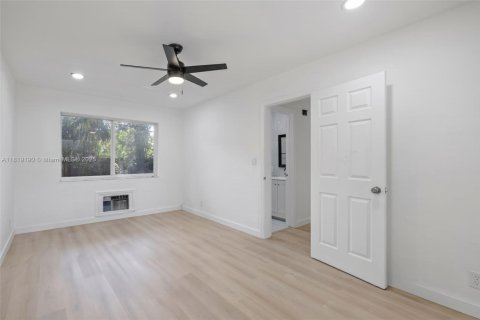 Commercial property in Hollywood, Florida 147.99 sq.m. № 1777641 - photo 10