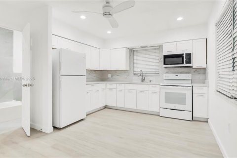 Commercial property in Hollywood, Florida 147.99 sq.m. № 1777641 - photo 20