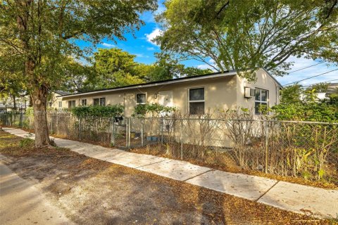 Commercial property in Hollywood, Florida 147.99 sq.m. № 1777641 - photo 22