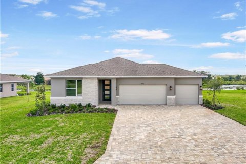House in Weeki Wachee, Florida 4 bedrooms, 193.33 sq.m. № 2428843