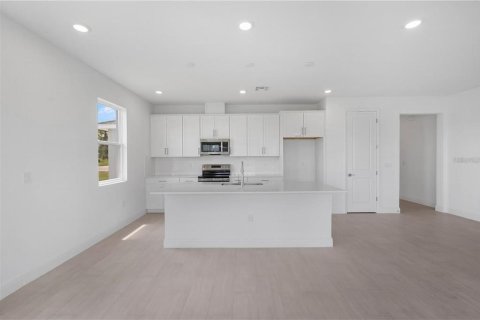 House in Weeki Wachee, Florida 4 bedrooms, 193.33 sq.m. № 2428843 - photo 16