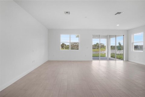 House in Weeki Wachee, Florida 4 bedrooms, 193.33 sq.m. № 2428843 - photo 21