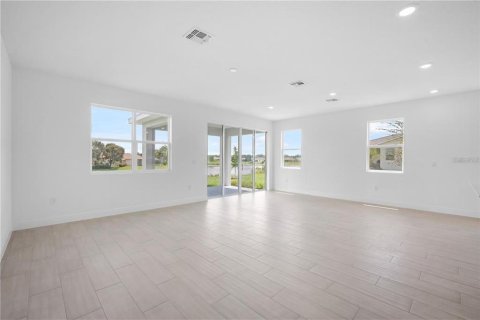 House in Weeki Wachee, Florida 4 bedrooms, 193.33 sq.m. № 2428843 - photo 23