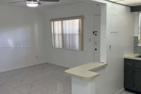 Снять в аренду кондоминиум в Майами, Флорида 1 спальня, 52.03м2, № 2088268 - фото 14