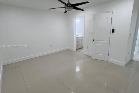 Casa en alquiler en Homestead, Florida, 3 dormitorios, 144.37 m2 № 2028156 - foto 11