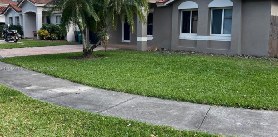 Casa en Homestead, Florida 3 dormitorios, 144.37 m2 № 2028156